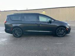 
										2024 Chrysler Pacifica Touring L Sunroof S package full									