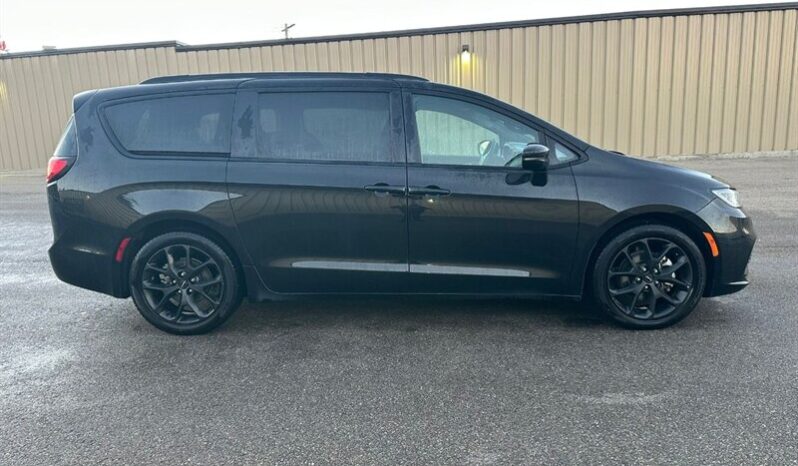 
								2024 Chrysler Pacifica Touring L Sunroof S package full									