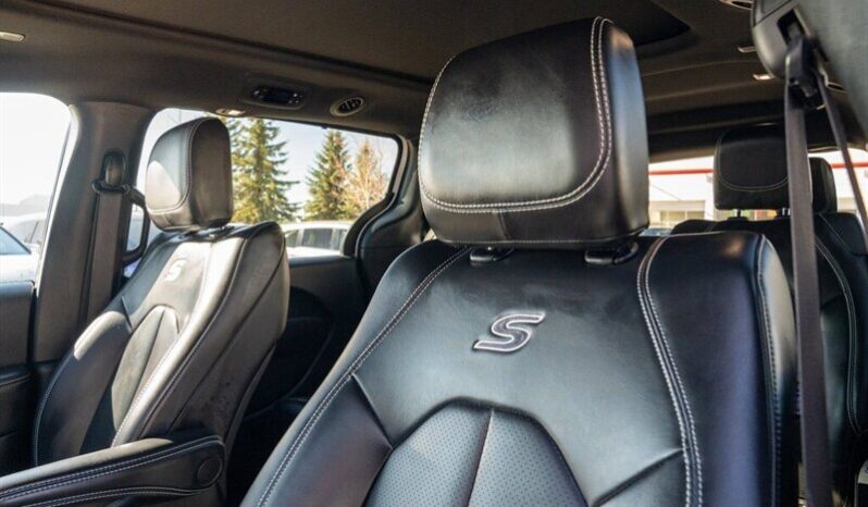 
								2023 Chrysler Pacifica Touring L Sunroof S package full									