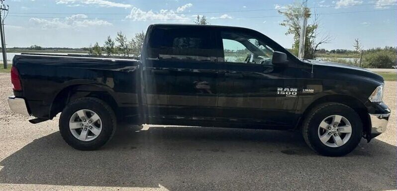 
								2022 RAM 1500 SLT full									