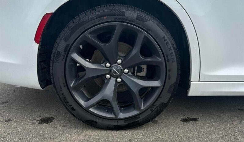 
								2022 Chrysler 300 Series S V6 full									