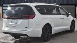 
										2023 Chrysler Pacifica Touring L Sunroof S package full									