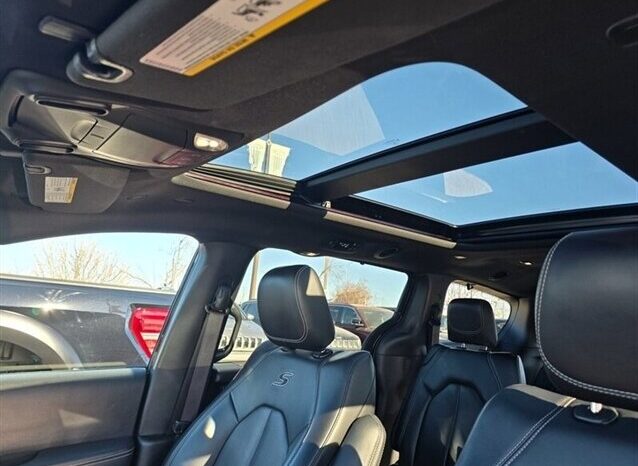 
								2024 Chrysler Pacifica Touring L Sunroof S package full									