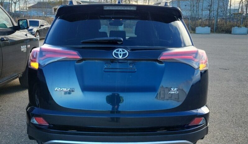 
								2018 Toyota RAV4 SE full									