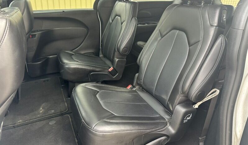 
								2024 Chrysler Pacifica Touring L Sunroof S package full									