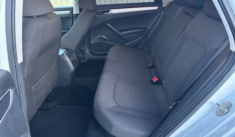 
								2018 Volkswagen Passat 2.0T S full									