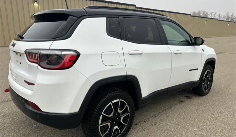 
								2024 Jeep Compass Trailhawk Sun & Sound full									