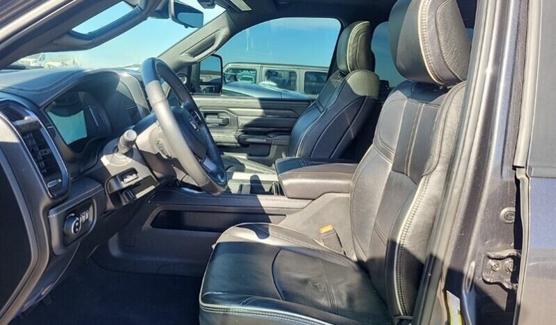 
								2024 RAM 3500 Limited Mega Cab Dually Diesel Night Edition full									