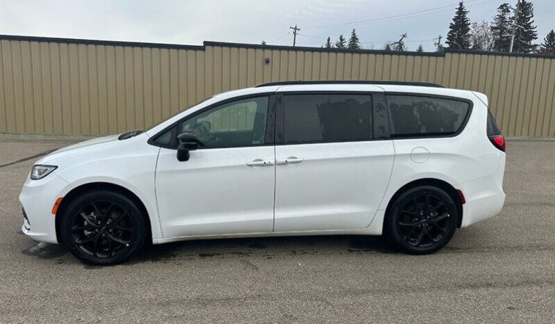 
								2024 Chrysler Pacifica Touring L Sunroof S package full									