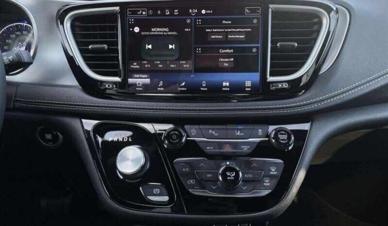 
								2024 Chrysler Pacifica Touring L Sunroof S package full									