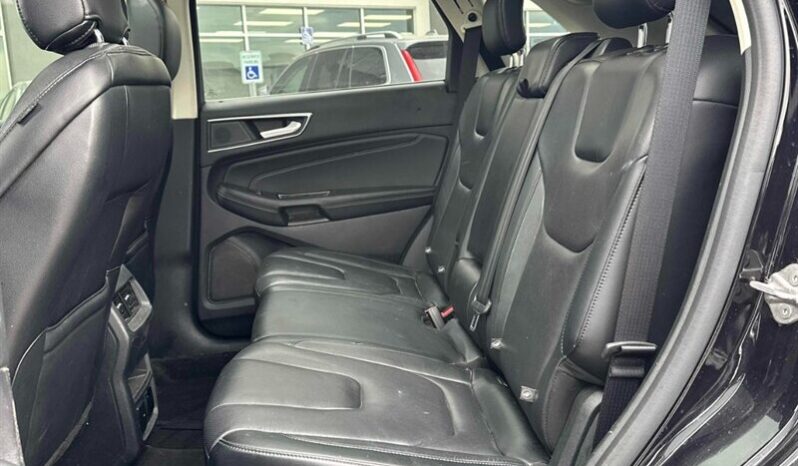 
								2019 Ford Edge Titanium full									