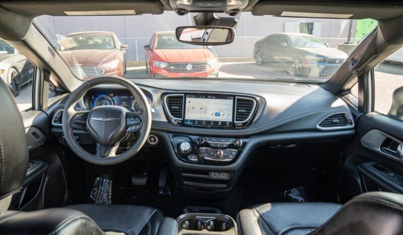 
								2023 Chrysler Pacifica Touring L Sunroof S package full									