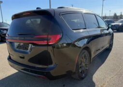 
										2024 Chrysler Pacifica Touring L Sunroof S package full									