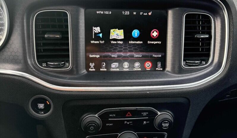 
								2017 Dodge Charger SXT full									