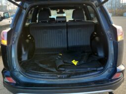 
										2018 Toyota RAV4 SE full									