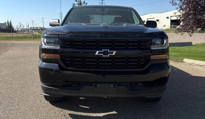 
								2018 Chevrolet Silverado 1500 Custom full									