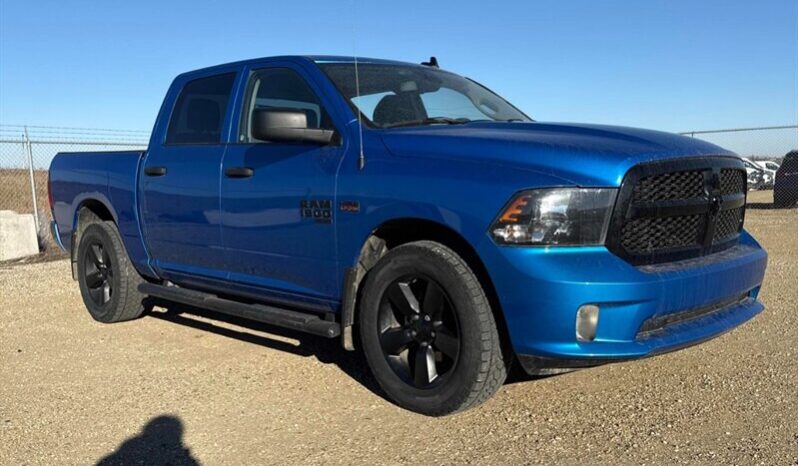 
								2022 RAM 1500 Classic Night Edition Express full									