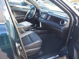 
										2018 Toyota RAV4 SE full									