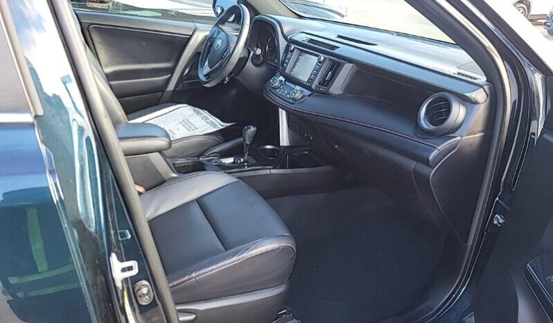 
								2018 Toyota RAV4 SE full									