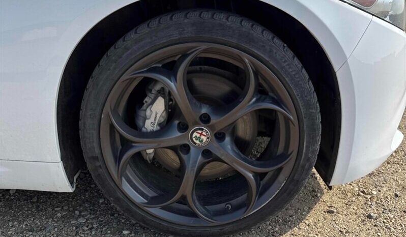 
								2017 Alfa Romeo Giulia full									