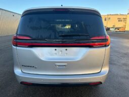 
										2024 Chrysler Pacifica Touring L Sunroof S package full									