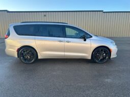 
										2024 Chrysler Pacifica Touring L Sunroof S package full									