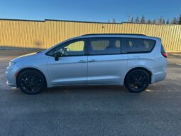 
										2024 Chrysler Pacifica Touring L Sunroof S package full									