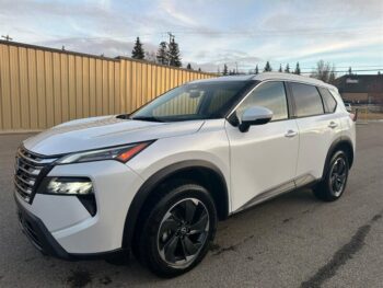 2024 Nissan Rogue SV Moonroof
