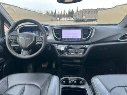 
										2024 Chrysler Pacifica Touring L Sunroof S package full									