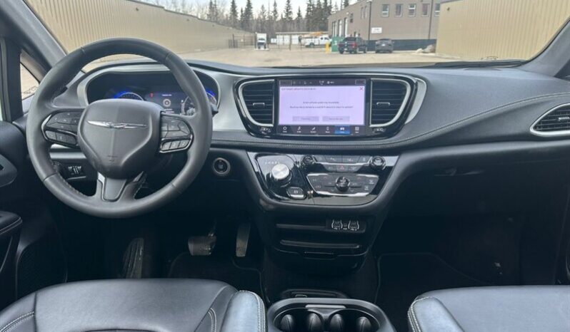 
								2024 Chrysler Pacifica Touring L Sunroof S package full									