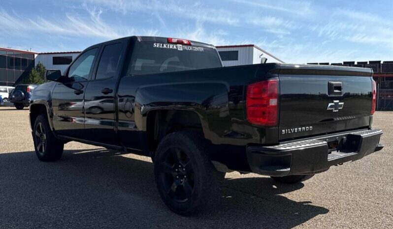 
								2018 Chevrolet Silverado 1500 Custom full									