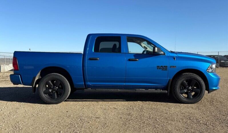 
								2022 RAM 1500 Classic Night Edition Express full									