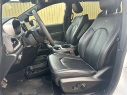 
										2024 Chrysler Pacifica Touring L Sunroof S package full									