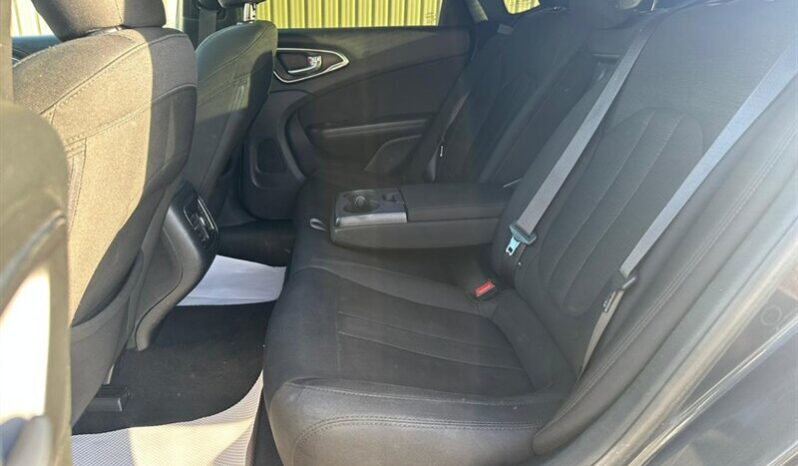 
								2016 Chrysler 200 Limited Sunroof Nav full									