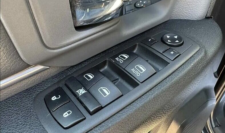 
								2022 RAM 1500 SLT full									