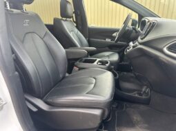 
										2024 Chrysler Pacifica Touring L Sunroof S package full									