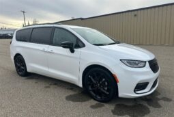 
										2024 Chrysler Pacifica Touring L Sunroof S package full									