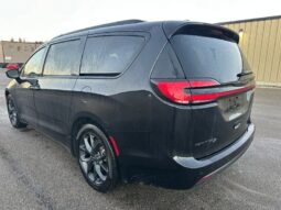 
										2024 Chrysler Pacifica Touring L Sunroof S package full									
