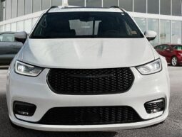 
										2023 Chrysler Pacifica Touring L Sunroof S package full									