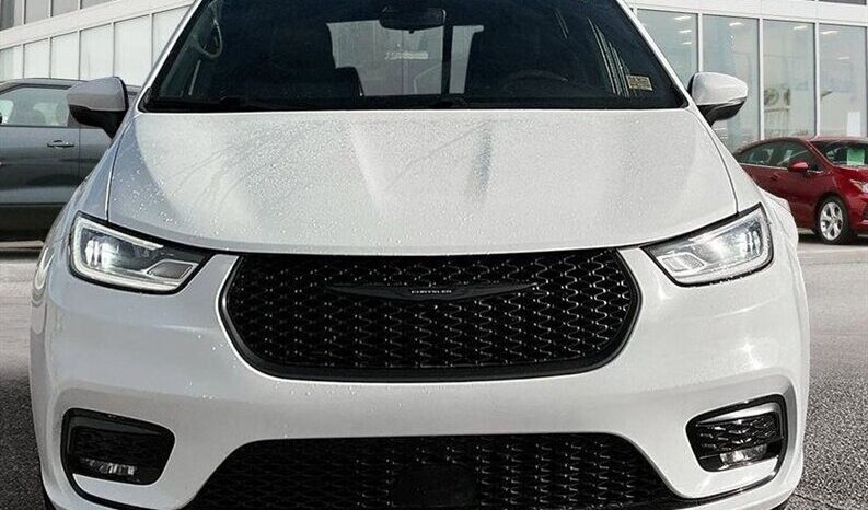 
								2023 Chrysler Pacifica Touring L Sunroof S package full									