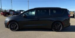 
										2024 Chrysler Pacifica Touring L Sunroof S package full									