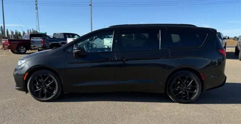 
								2024 Chrysler Pacifica Touring L Sunroof S package full									