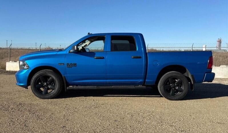 
								2022 RAM 1500 Classic Night Edition Express full									