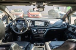 
										2023 Chrysler Pacifica Touring L Sunroof S package full									