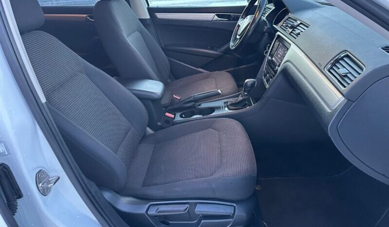 
								2018 Volkswagen Passat 2.0T S full									