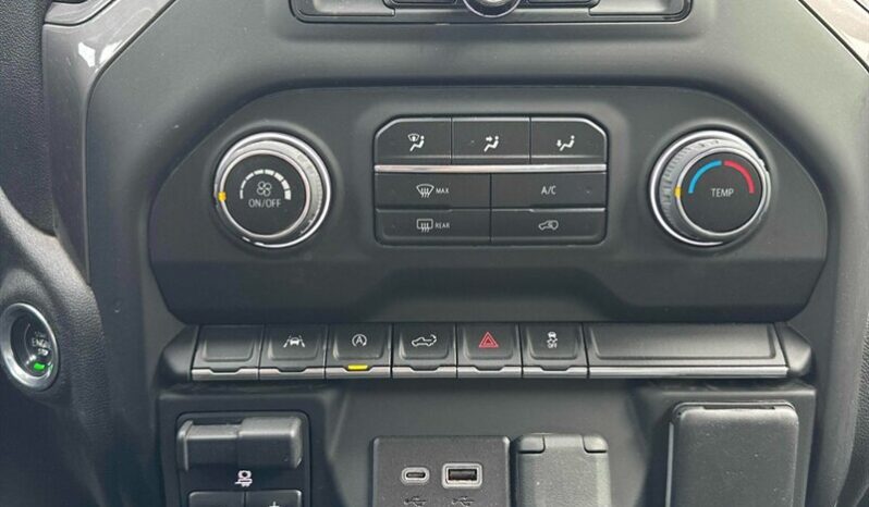 
								2023 Chevrolet Silverado 1500 Custom full									