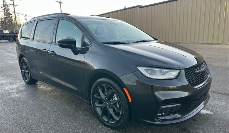 
								2024 Chrysler Pacifica Touring L Sunroof S package full									