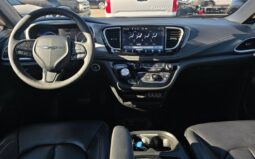 
										2024 Chrysler Pacifica Touring L Sunroof S package full									