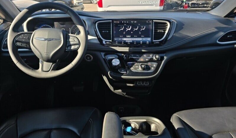 
								2024 Chrysler Pacifica Touring L Sunroof S package full									