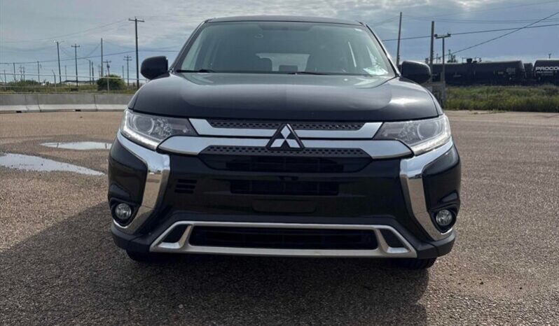 
								2020 Mitsubishi Outlander ES full									